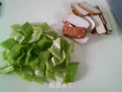 Make Scrumptious green peppers and fat cow chips step 1