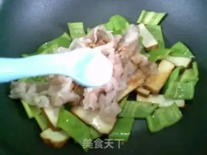 Make Scrumptious green peppers and fat cow chips step 6