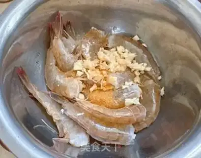 Make Garlic butter shrimp step 1