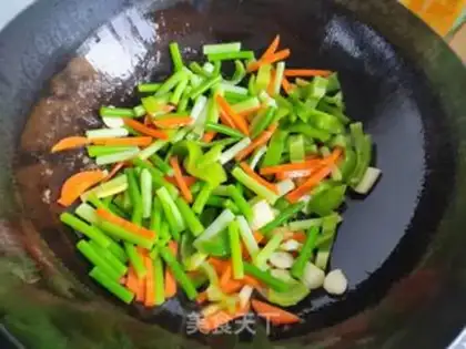 Make Cream pepper garlic moss fried meat step 3