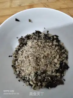 Make walnut lumber steamed eggs step 2
