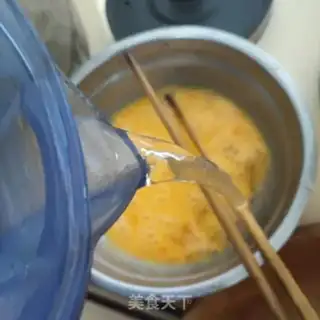 Make Onion fried eggs step 1