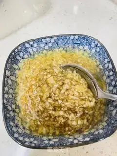 Make Garlic shrimp step 0