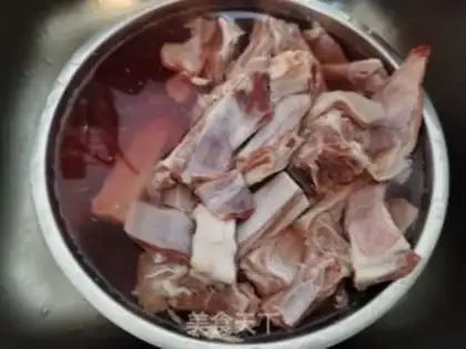Make Onion roasted lamb chops step 1