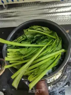 Make Spinach with beef step 1
