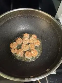Make Garlic shrimp step 3