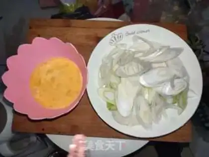 Make Onion fried eggs step 2