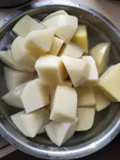 Make Potato onion chicken step 1