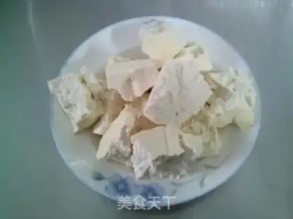 Make Seafood mushrooms, red intestines, tofu step 1