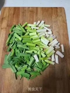 Make Garlic sprouts and ham sausages step 1