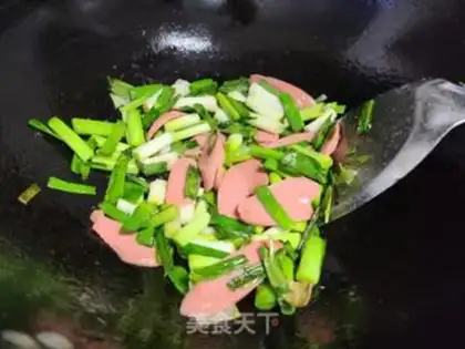 Make Garlic sprouts and ham sausages step 3