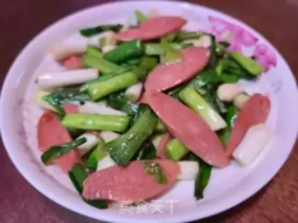 Make Garlic sprouts and ham sausages step 5