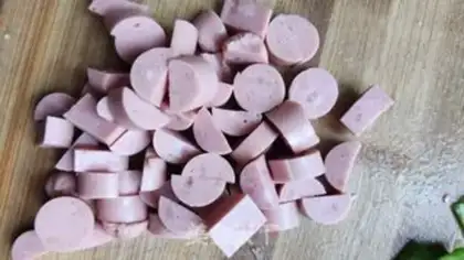 Make Soybeans and ham sausages step 1