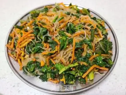 Make A red radish spinach fan step 8