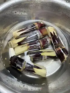 Make Horseshoe and sugar cane step 3