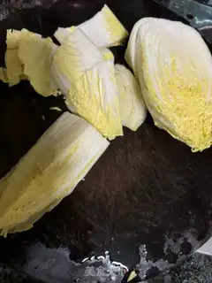 Make Soup of cabbage sea mushrooms step 0