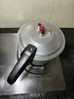 Make Pepper intestine pig heart soup step 4