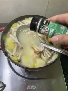 Make Soup of cabbage sea mushrooms step 7