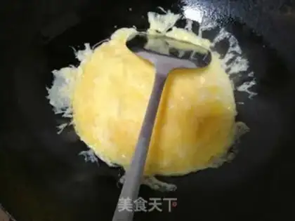 Make A canary with fried eggs step 2