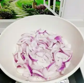 Make Egg web onions step 0