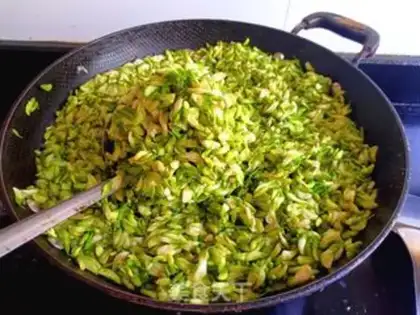 Make A flower dumpling step 1