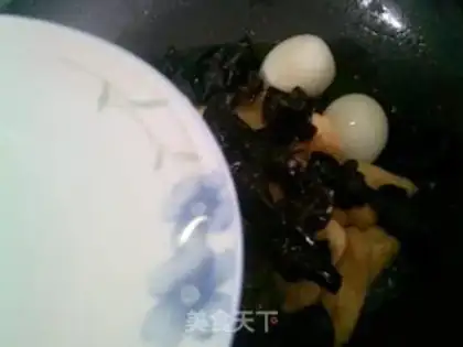 Make Blackwood eggs with oil triangles step 3