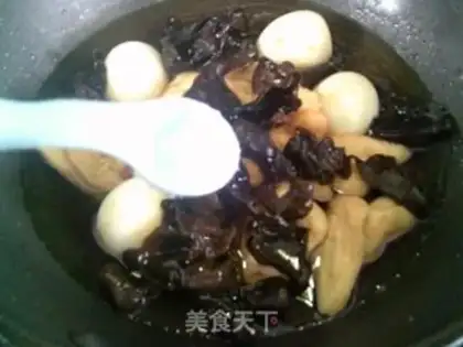 Make Blackwood eggs with oil triangles step 5