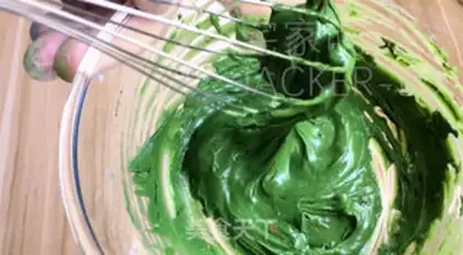 Make Tea marble cake rolls step 2