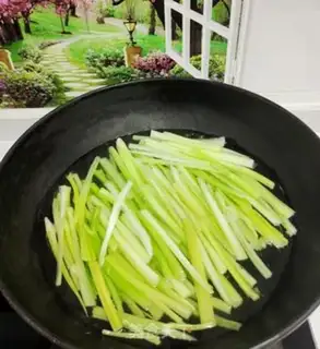 Make Celery buns step 0