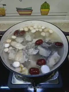 Make Lotus lily chicken soup step 5