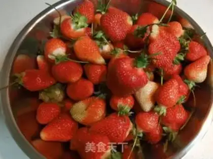 Make Strawberry sauce step 0