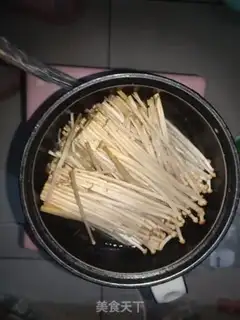 Make Frozen needle mushrooms step 1