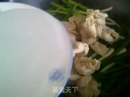 Make Onion burning leaf knots step 2