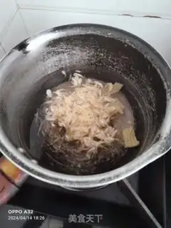 Make Shrimp pelvis soup step 1