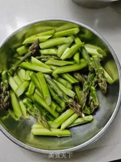 Make Shrimp fried storks step 1