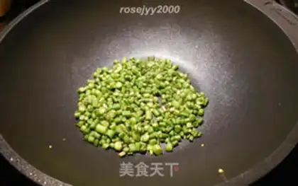 Make Scrambled eggs step 1