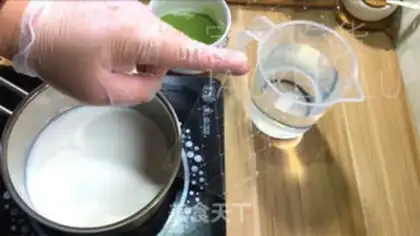 Make A tea and milk-free towel roll step 0