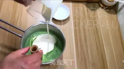 Make A tea and milk-free towel roll step 5