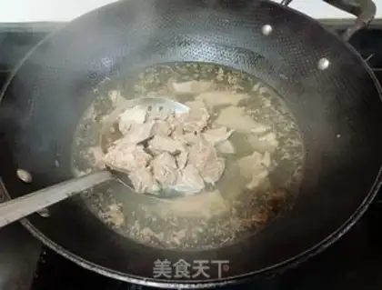 Make Five fragrance beef noodles step 1