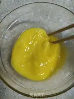 Make Fried garlic eggs step 4