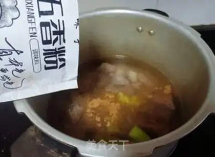 Make Five fragrance beef noodles step 4