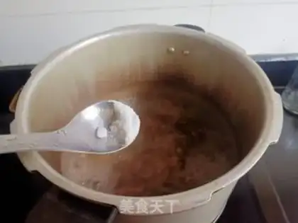 Make Five fragrance beef noodles step 5