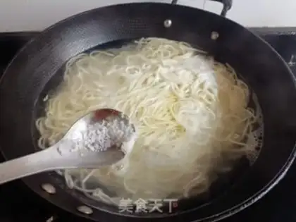 Make Five fragrance beef noodles step 7
