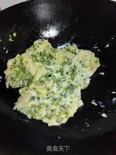 Make Fried garlic eggs step 8