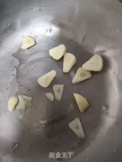 Make Garlic on the sea green step 1