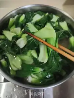 Make Garlic on the sea green step 4