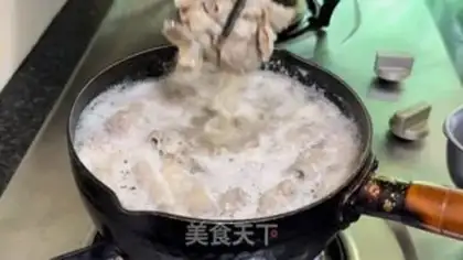 Make Sour soup, fat cow shrimp step 4