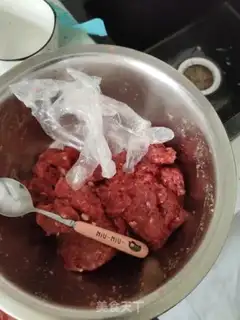 Make Homemade beefballs step 1