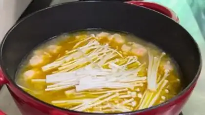 Make Sour soup, fat cow shrimp step 9