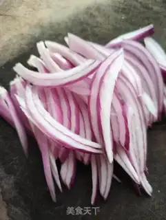Make Onion fried bitter melon step 1